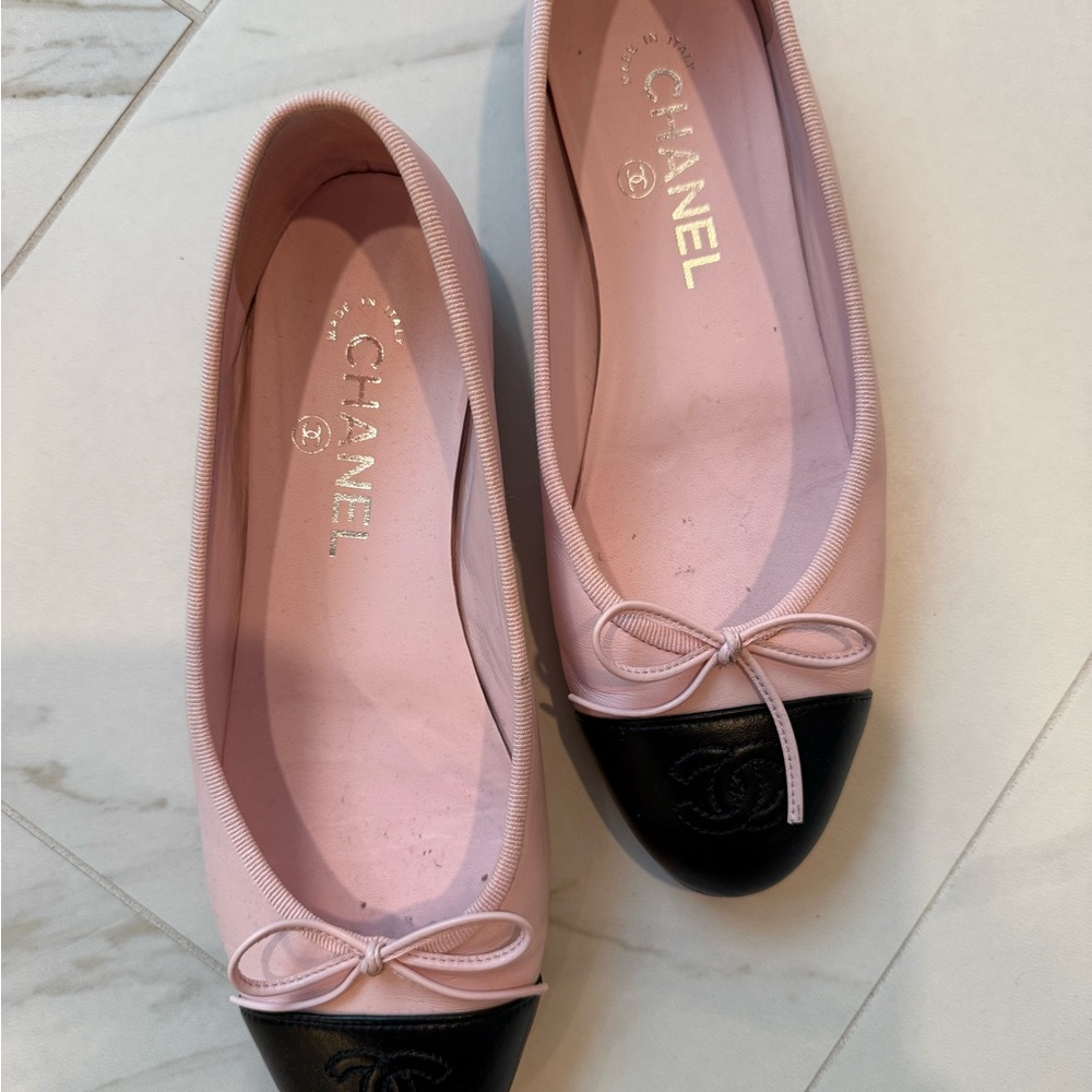 CHANEL Pink and Black Ballet Flats with Bow